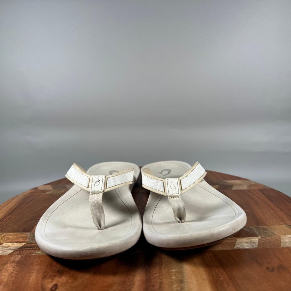 OluKai Hoopiopio White Sahara Womens Flip Flop Sandals Size 7 - Picture 2 of 5